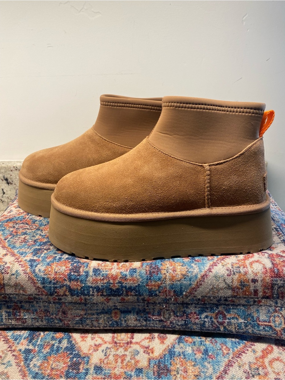 UGG CLASSIC MINI DIPPER Ankle Boots Chestnut Women’s Size 7